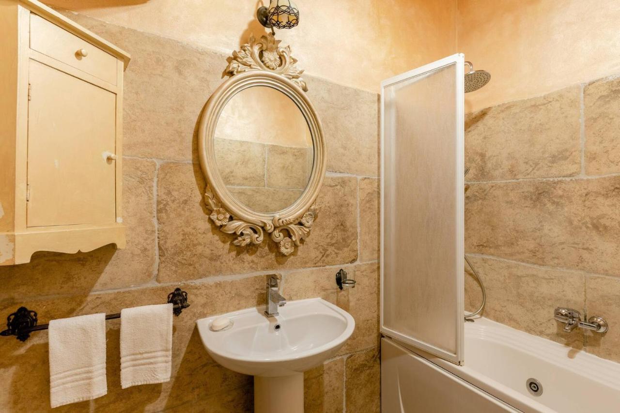 Rome Right In The Ancient Historical Center Two Bedrooms Two Bath, Up To 6 Pax Exterior photo